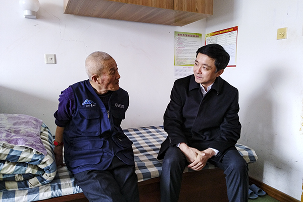 董事长王昆到池北区养老院慰问五保户