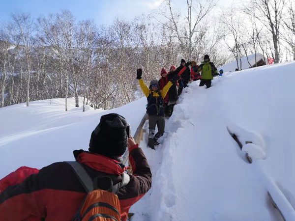 踏长白“粉雪”穿长白林海线路开通